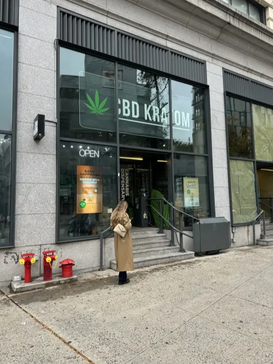 CrownTV digital signage at CBD Kratom Store