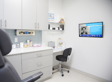 dermatology-digital-signage-small